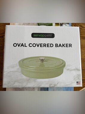 Servappétit Oval Covered Baker in Light Green